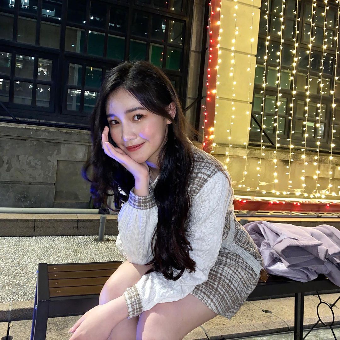 李㼈18岁的女儿李紫嫣高中毕业了，仙气照曝光粉丝都直呼好漂亮