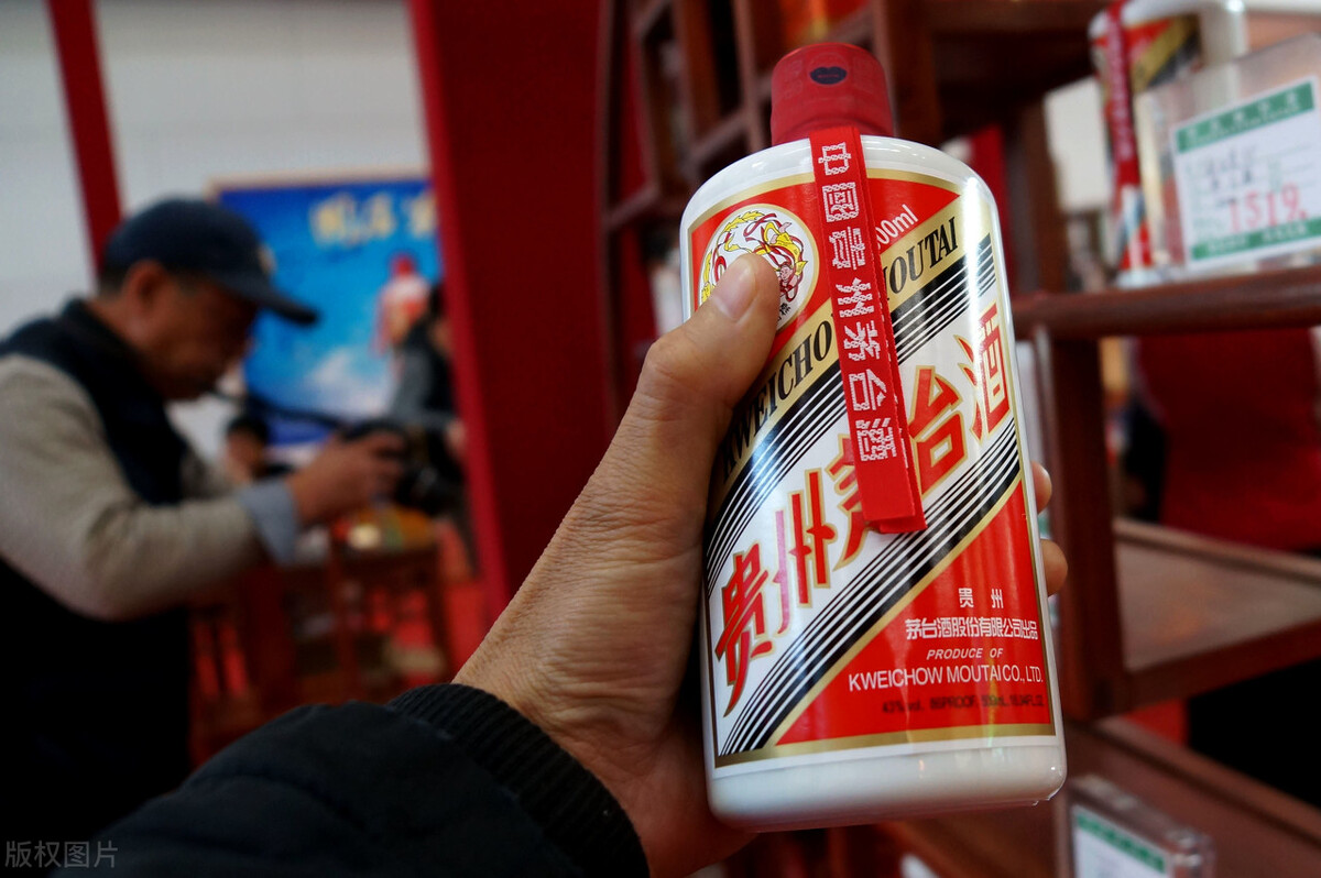 「飞天茅台酒」茅台飞天53度价格多少（飞天茅台市场价回暖的原因分析）