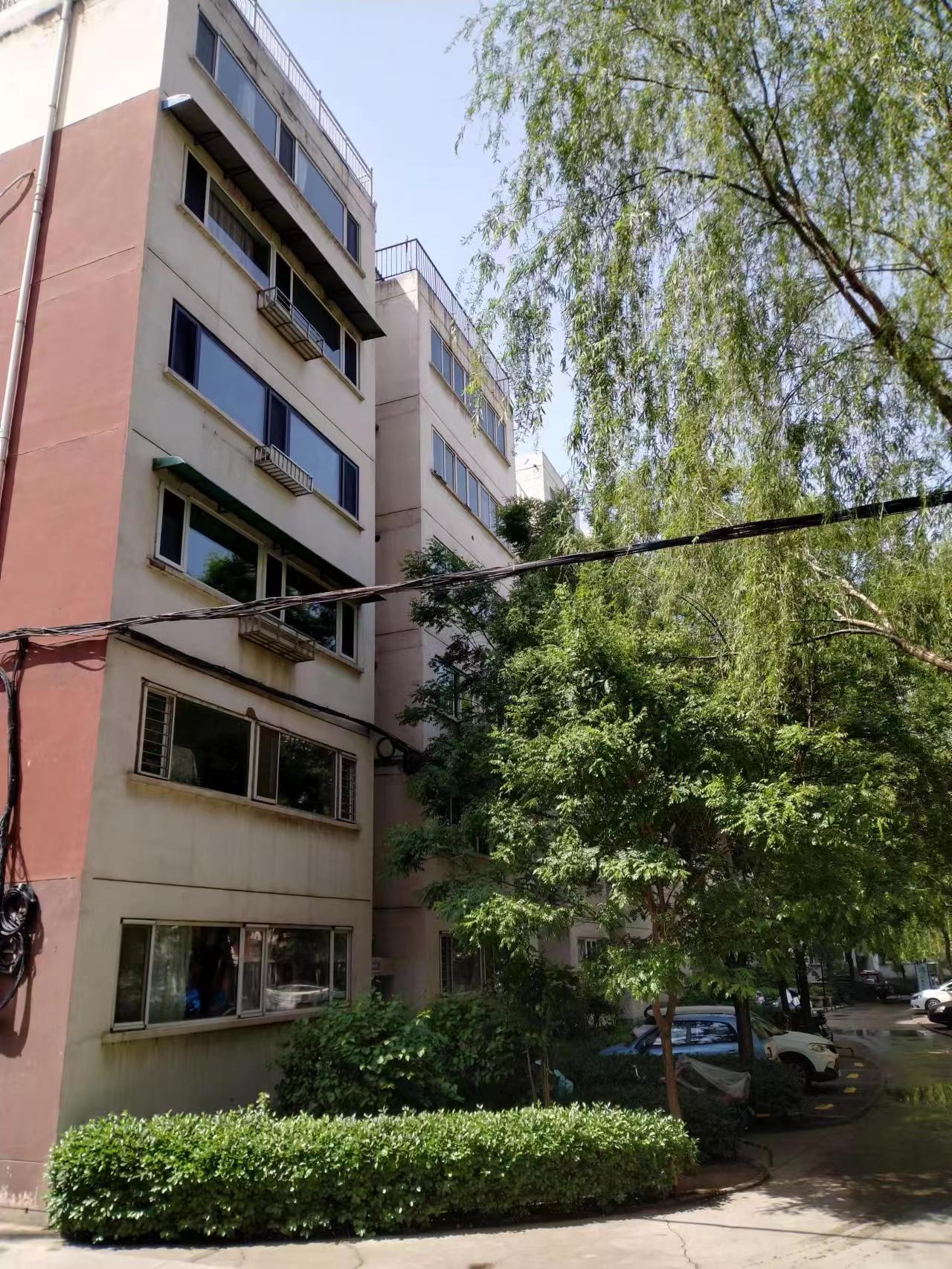 购房首付一半后阁楼单价涨近千元，起诉开发商恶意加价十多年难入住，法院：开发商解约请求不成立判决交房