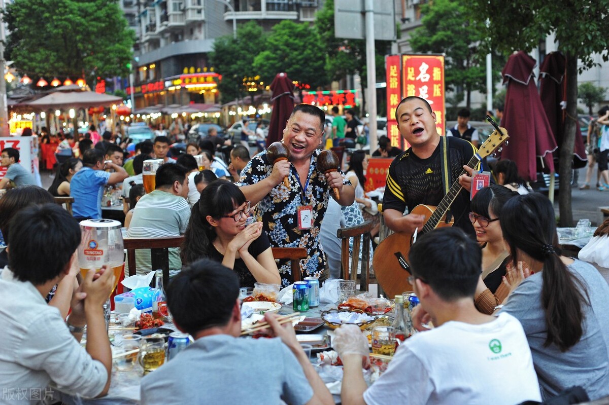 辽宁老板开大排档,"啤酒免费畅饮",反倒一年盈利166万