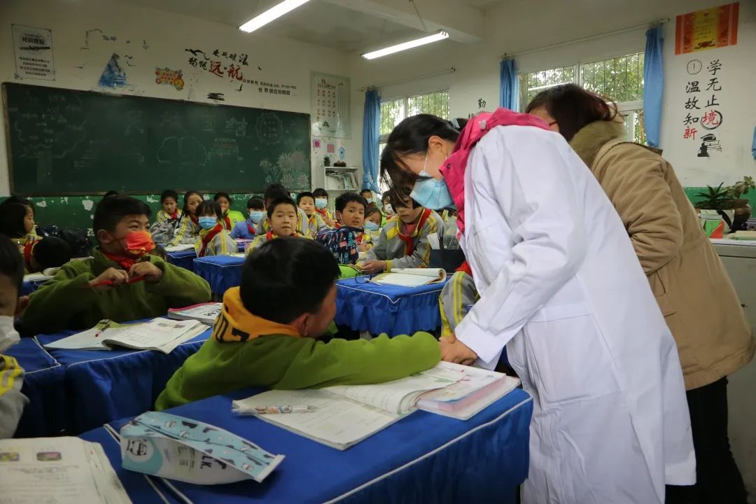 ��ɽ���ڶ�ʮ��Сѧ��չͻ��ʳ���ж�Ӧ������