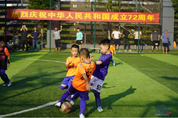 小学生练足球有什么好处(为什么要让孩子踢球？答案都在这里)