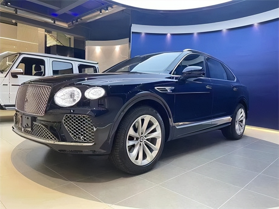 21款全新进口宾利添越混动版展厅现车售价240万起售