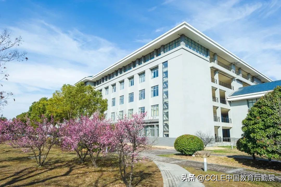 智慧教室长啥样？一起来看这个高科技打造的“网红教室”