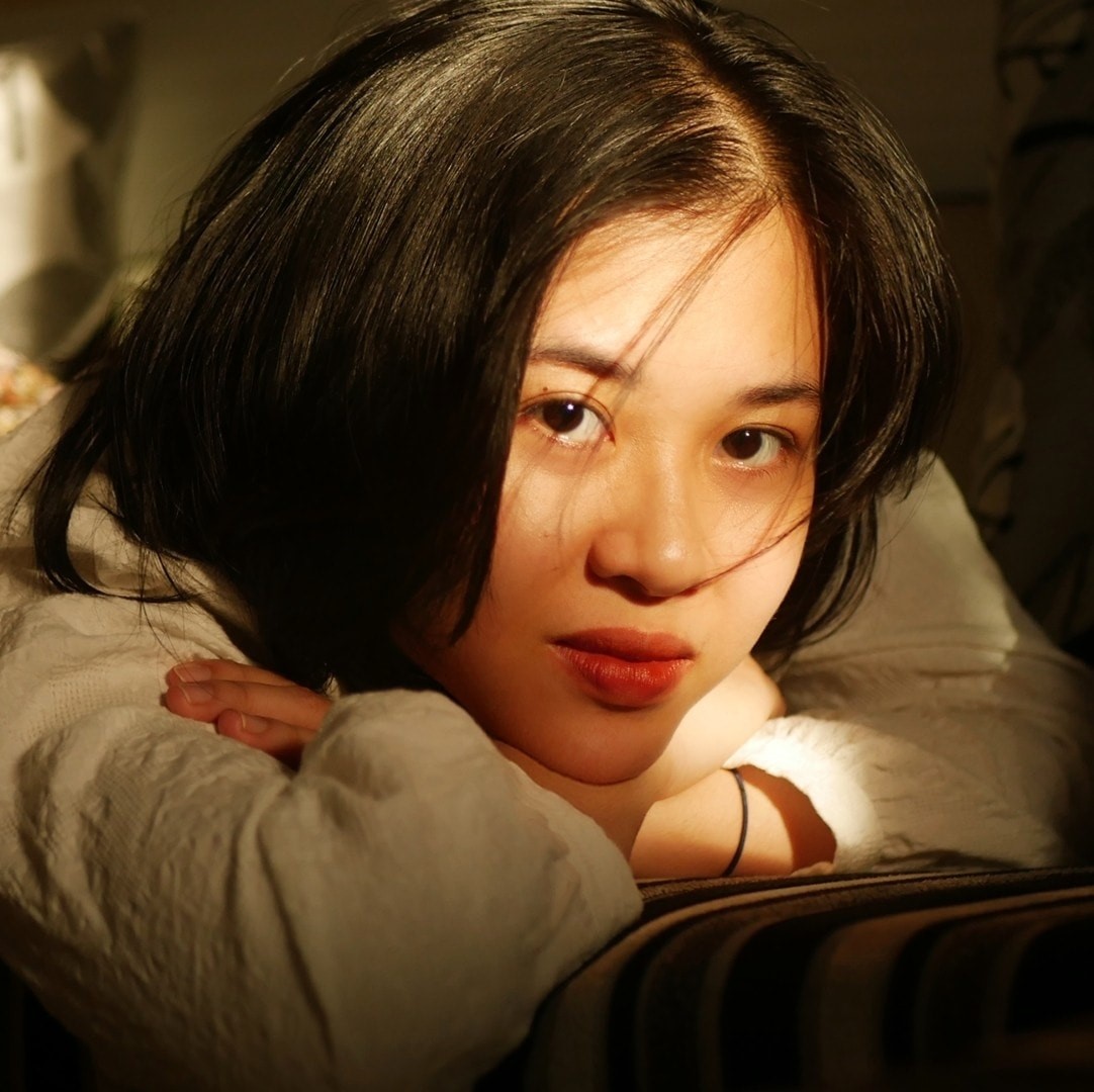 90后女孩30平卧室装修灵感：小空间大时尚，温馨治愈风来袭