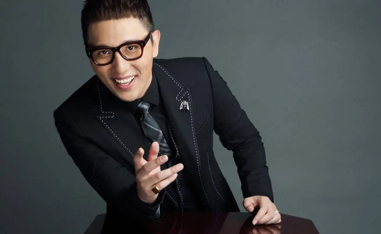 优秀全靠搭档，单飞一落千丈，拆伙就不行的主持名嘴们，能怪谁