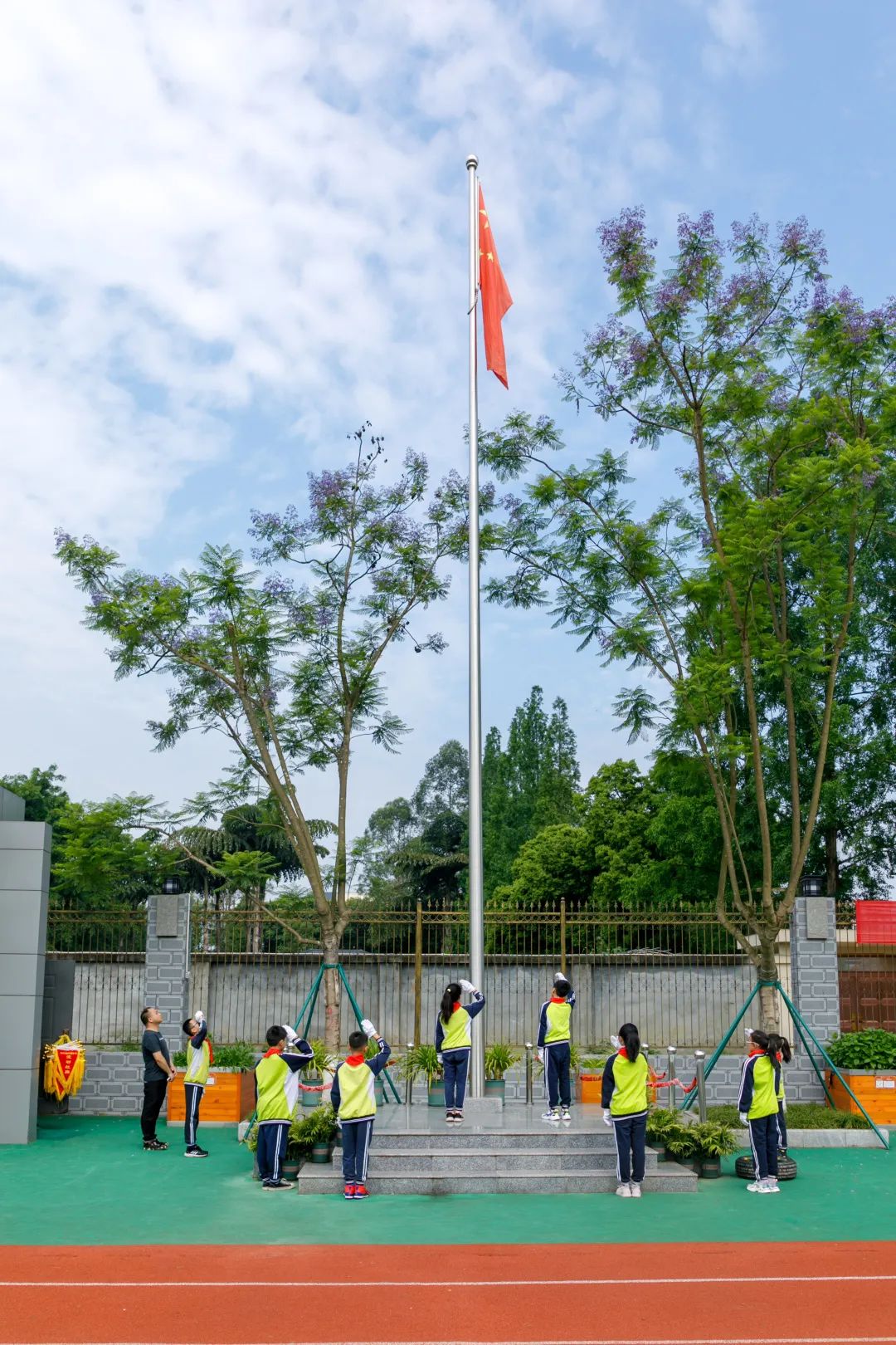 童心向阳 健康成长｜天府新区籍田小学举行主题升旗仪式