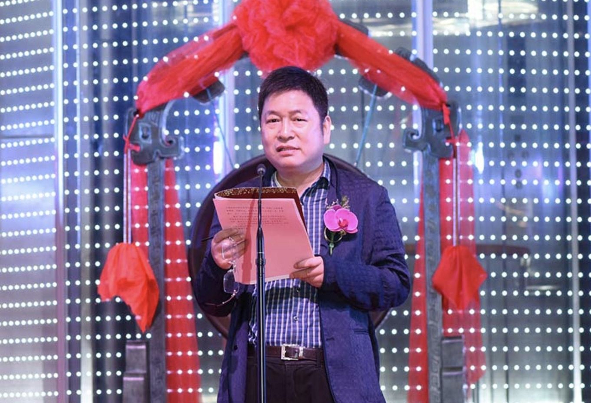 浙江又杀出一匹“芯片黑马”：4年赚了2500亿，豪捐3百亿建新大学