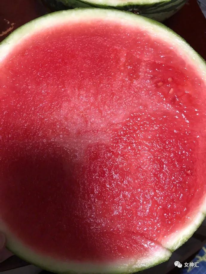 “黄晓明跟赵丽颖不是离婚了吗？”网友笑疯：是各离各的婚