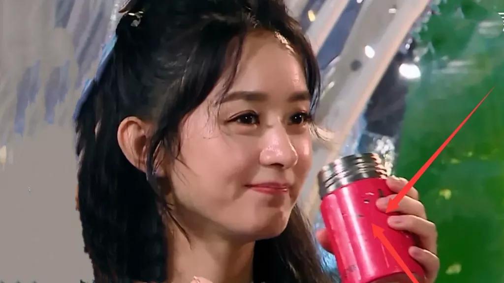 演艺圈有多少套路？连赵丽颖郭德纲都不敢随意喝水，缘由太现实