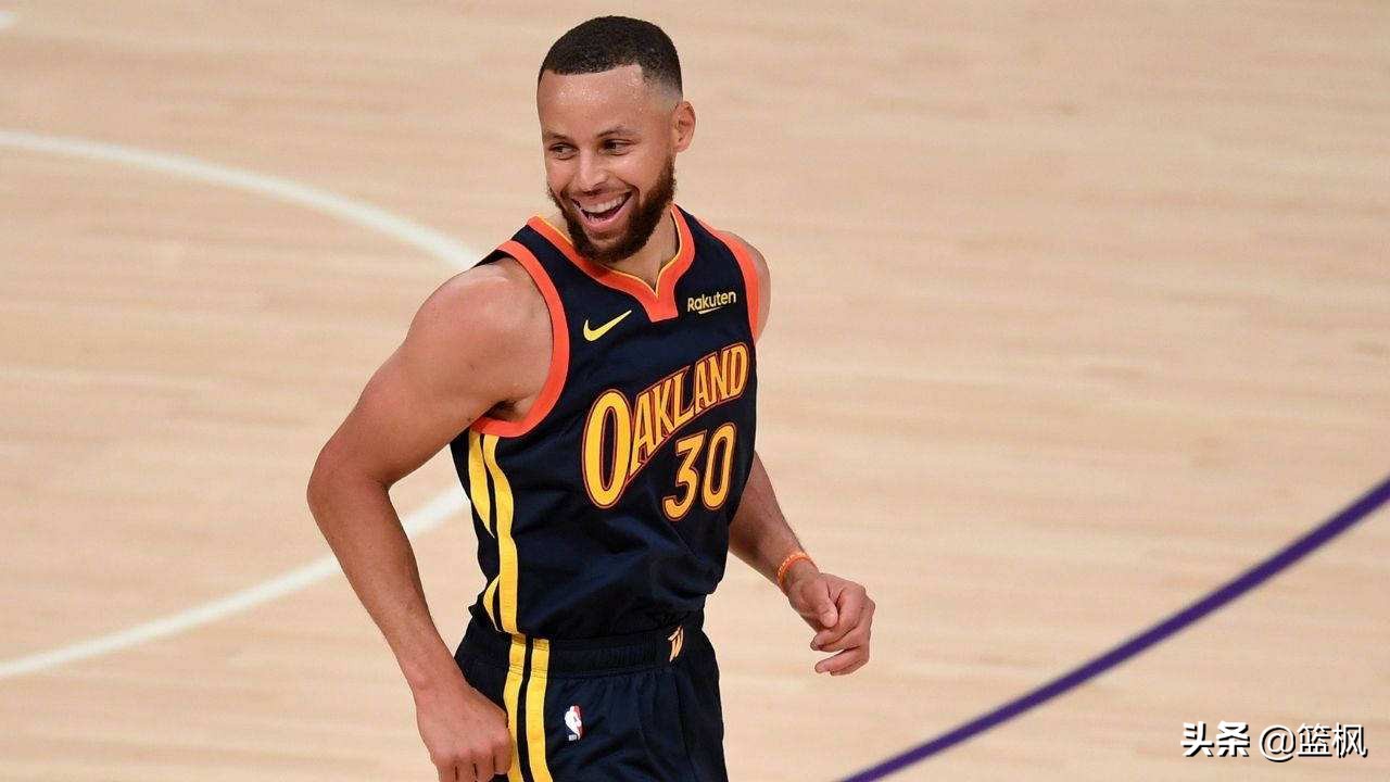 nba勇士队有哪些成员(10人轮换，勇士下赛季名单确定，首发五人有变动，替补大换血)