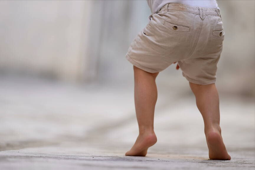 宝宝喜欢"踮脚走路",可能是"病态"?权威科学告诉你正确答案