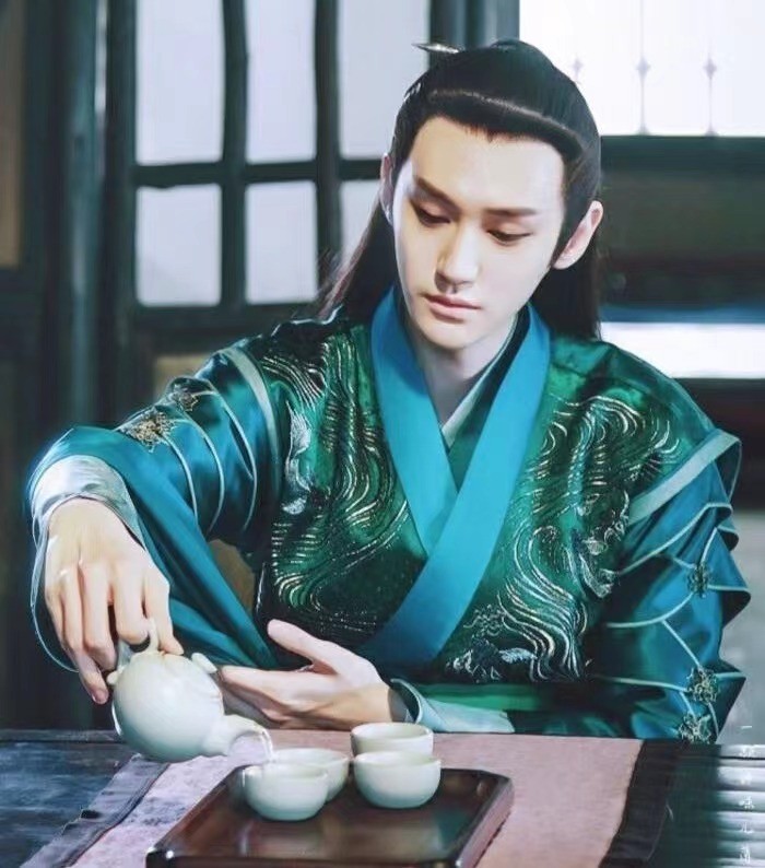 “病娇美男”别硬演，有人公子世无双，有人乡野村夫呆头鹅