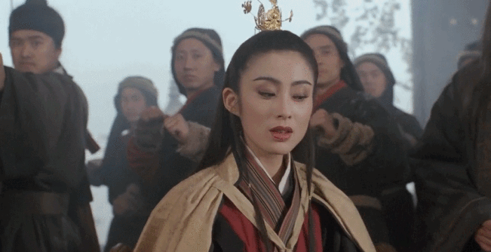 53岁秘密结婚，被嘲为老公赚钱工具：她的人生，为我们敲响警钟