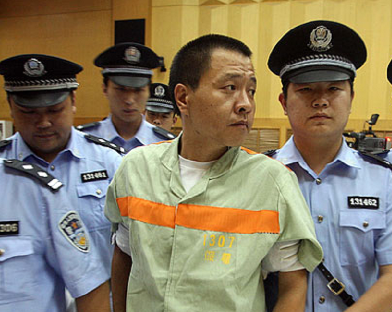 12年前，扬言“我爸是李刚”的坑爹官二代，出狱后过得怎样了？