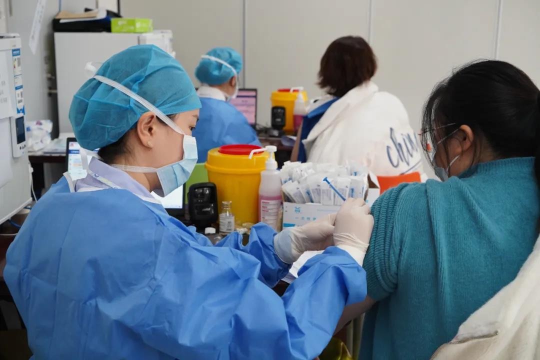 迅速响应，全面部署！苏州九龙医院积极支援新冠疫苗接种工作