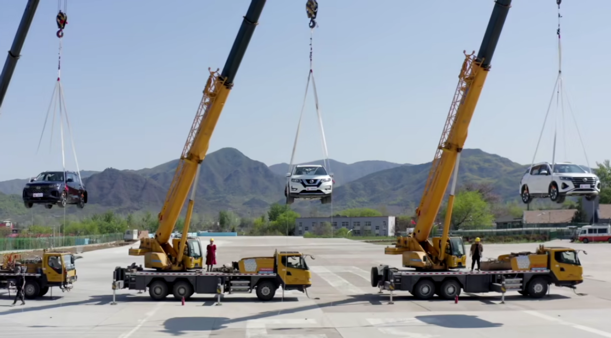 “虐車”式抗造比拼，傳祺GS4強(qiáng)勁實(shí)力震驚眾人