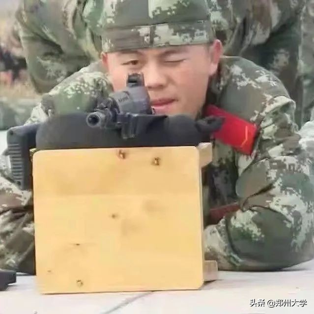 奋斗的迷彩 —— 青春最美丽