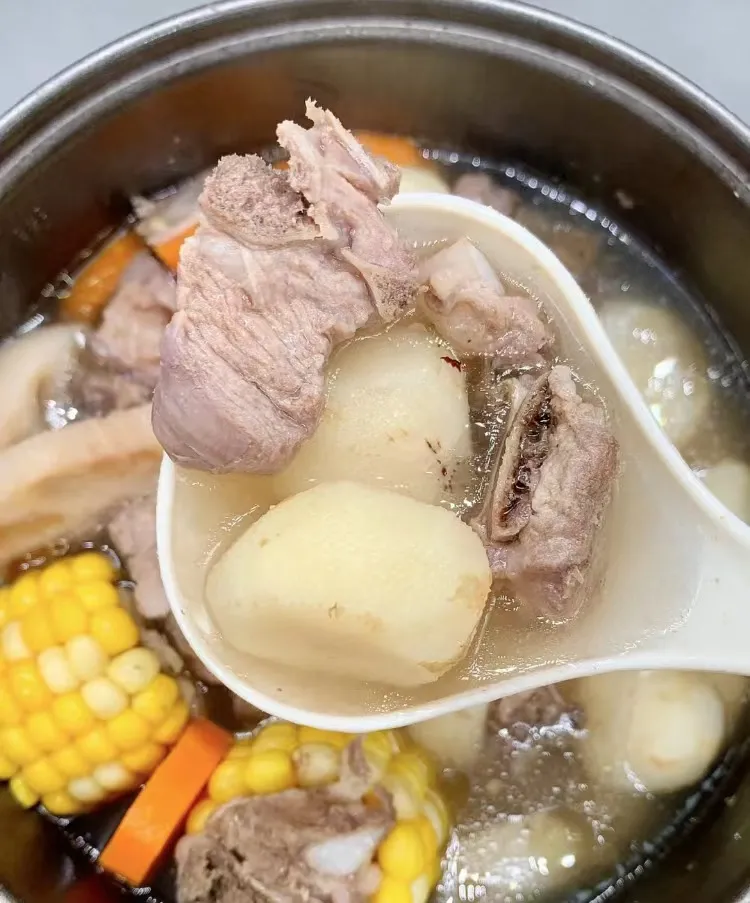 咳嗽就喝这汤润肺止咳不闹病(阳了咳嗽不要慌，每天喝一碗汤，润肺止咳、减酸痛)