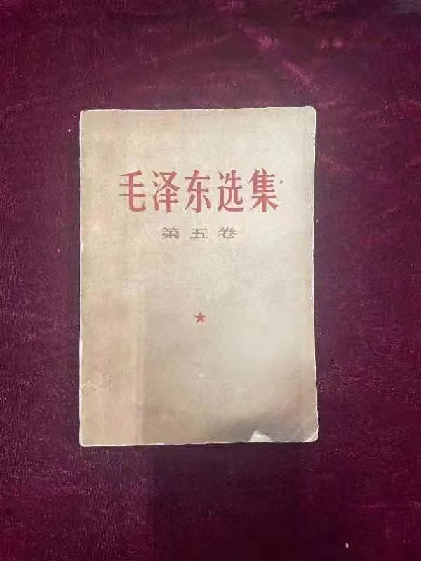 石家庄市图书馆举办毛泽东诞辰128周年藏书展