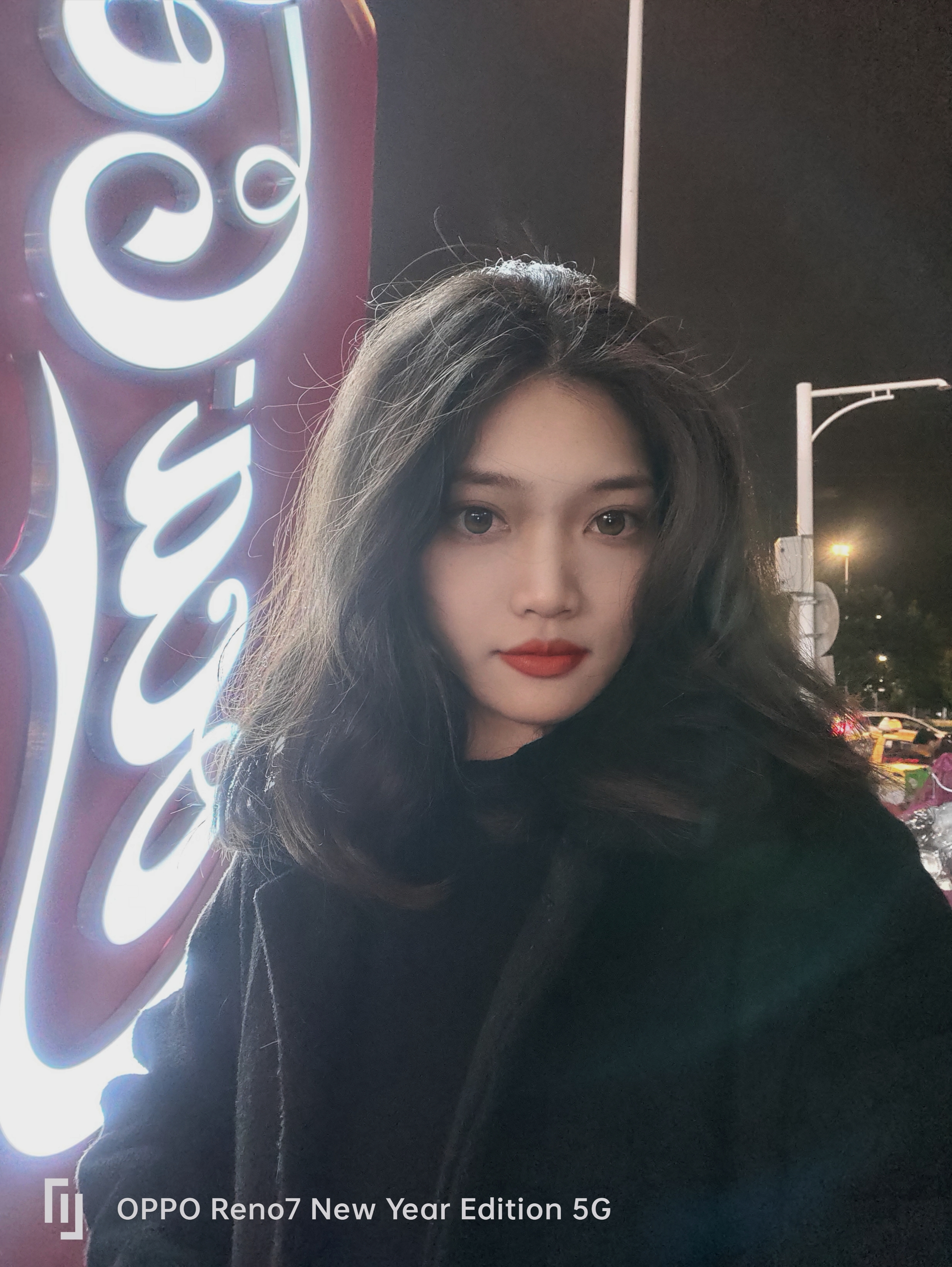 OPPOReno7紅絲絨限定版，今年的年味就靠它了