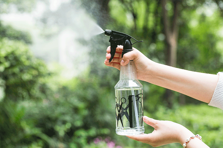 电风扇怎样放最凉快？外国物理老师巧用伯努利定律，演示正确用法