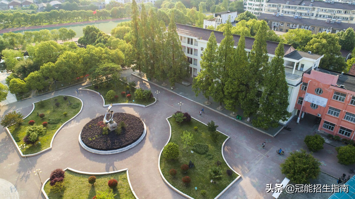 初中毕业想在成都上职业学校，选择哪个学校好？