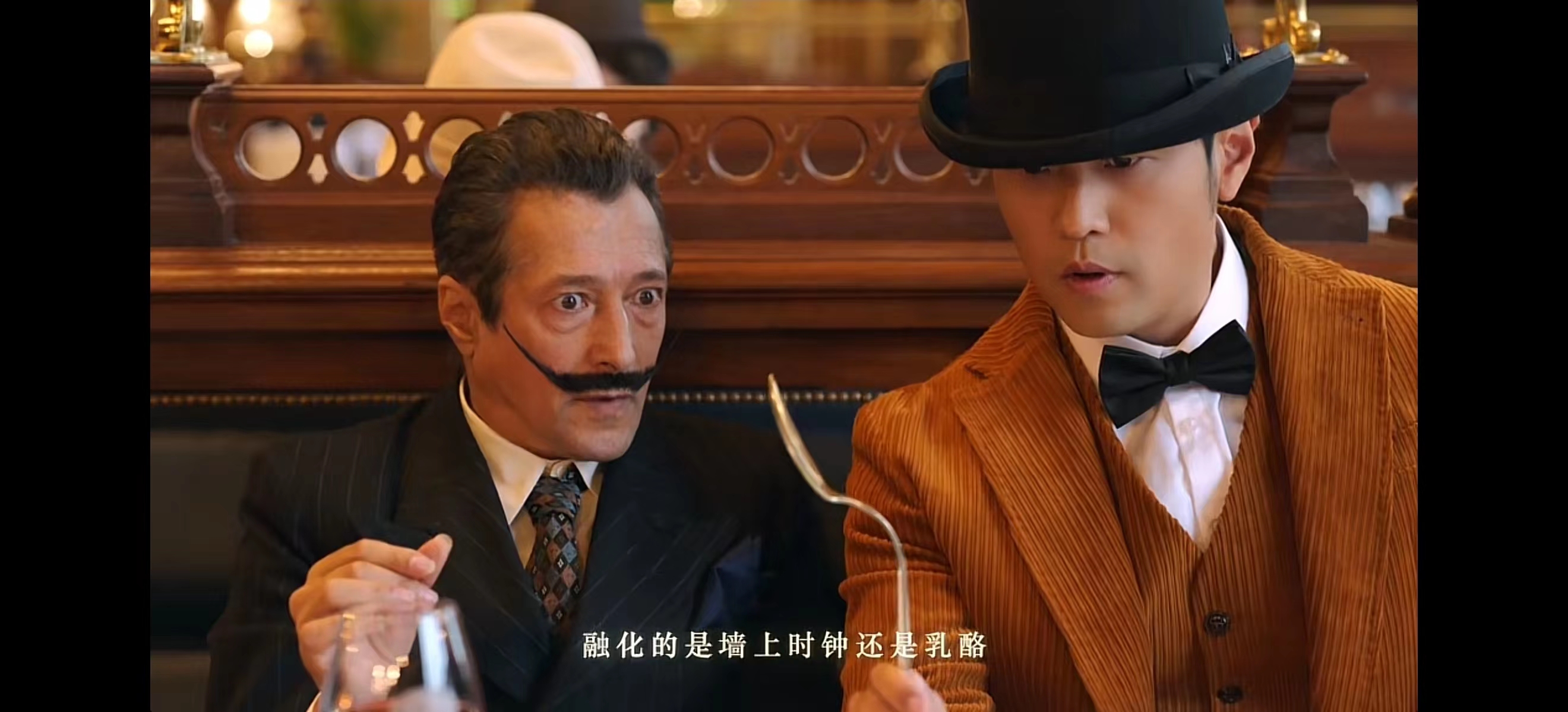 这幅超现实主义作品,日后出现在许多电影里,如《圣山》,《偷天游戏》