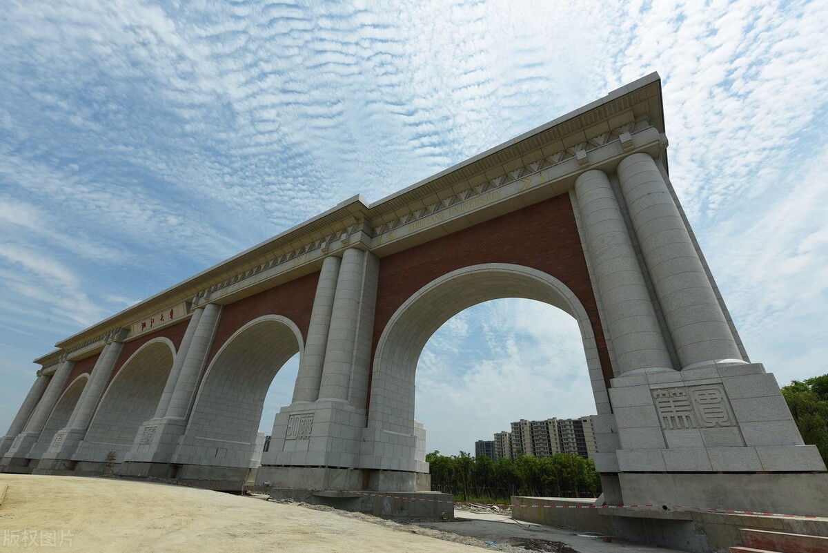 盘点4所强基计划试点高校，他们的保研率很高，分析其保研的特点