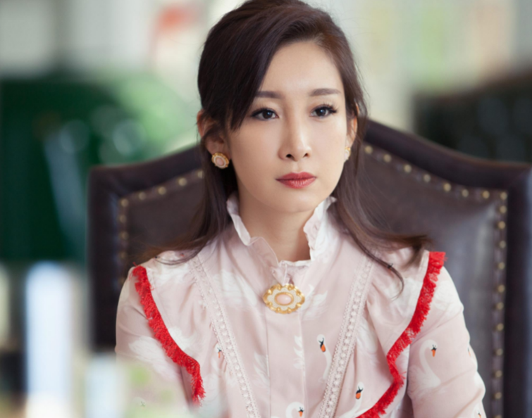 双眼皮如今变成颜值分水岭，有人靠它提升颜值，有人变身悲伤蛙