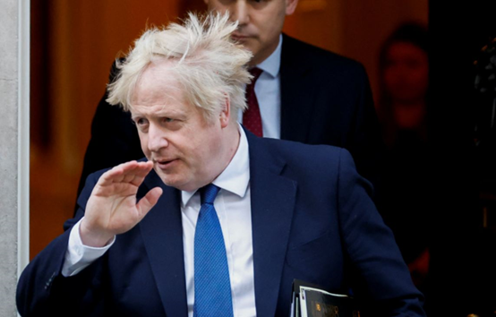 美国挖好了大坑，等着中国还有印度掉进去！我们要小心