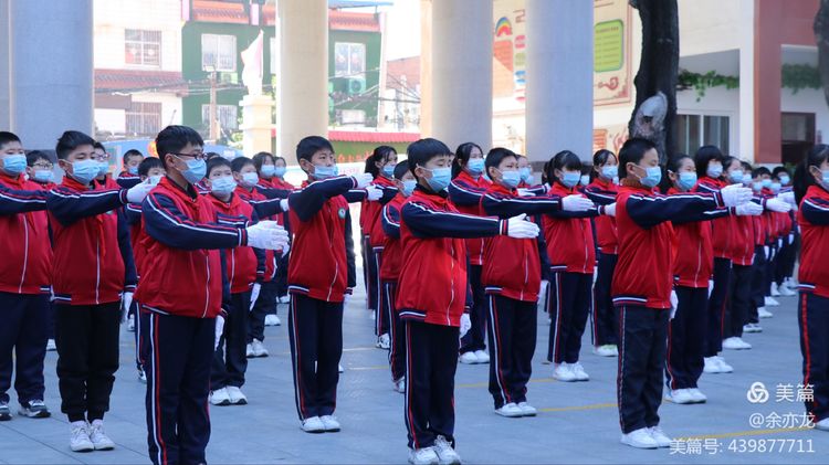 ��������ʮ��Сѧ�ٰ�ȫ����ͨ��ȫ�����Ʋ�չ�ݻ