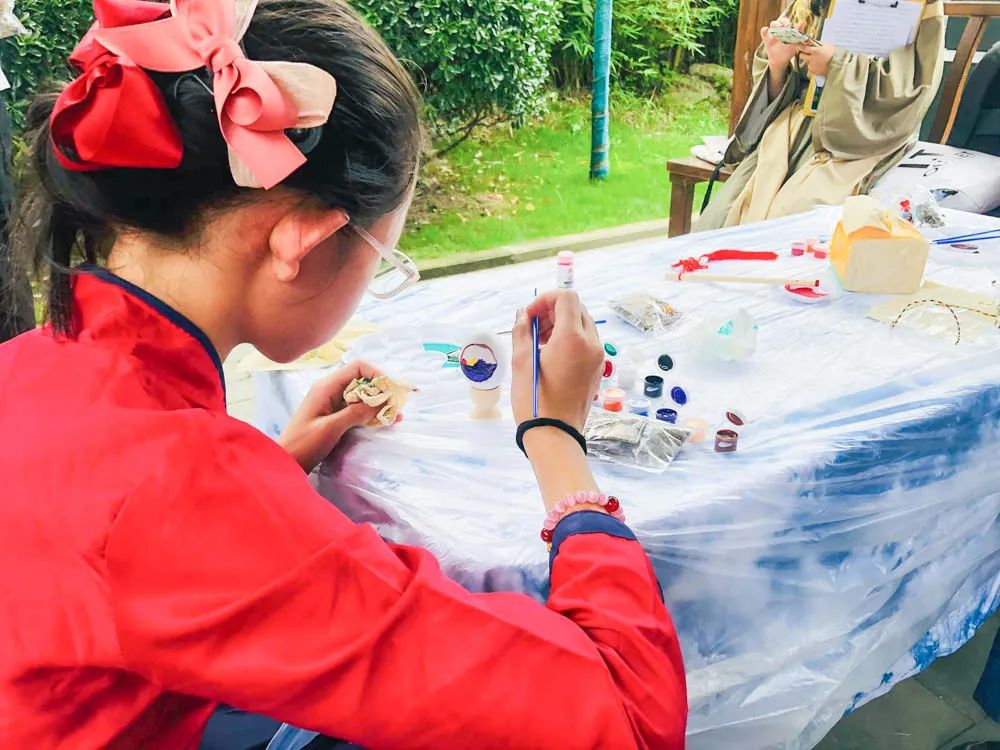 金桥小学参加“非遗传播周·青青艾草香悠悠故里情”主题活动