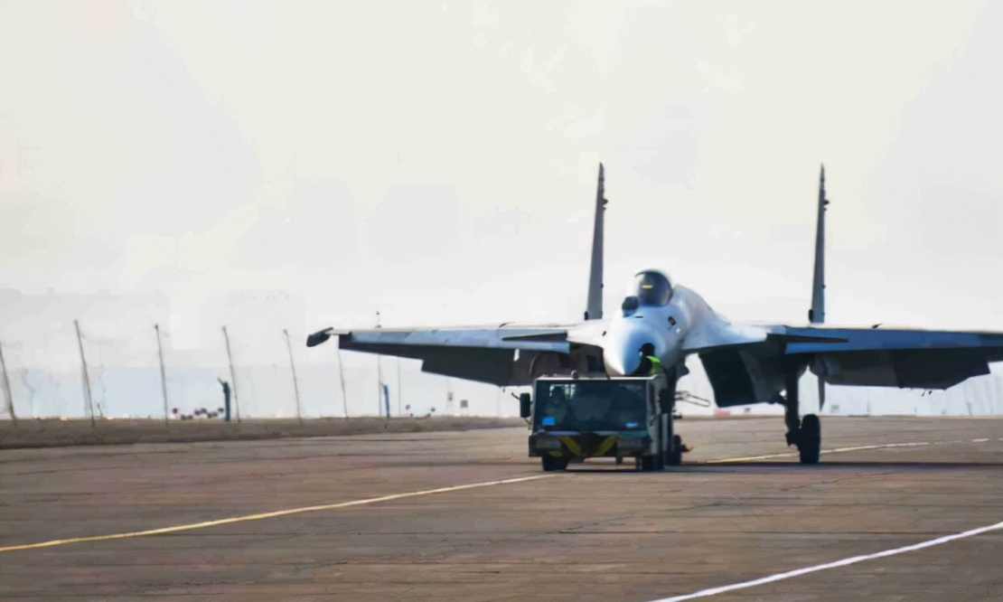 ����ֱ��˸����У������ͼ�15�ع�6��Ľ����ֲ�8��ǰ����ź�