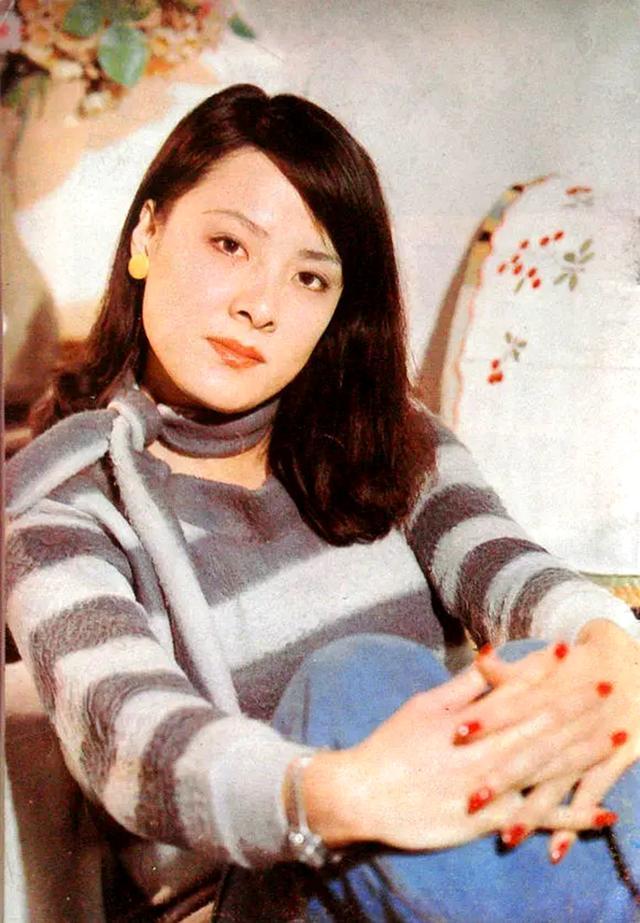 演员,曾在电影《潜影》中饰演过罗敏,《都市里的村庄》中饰演过朱丽芳