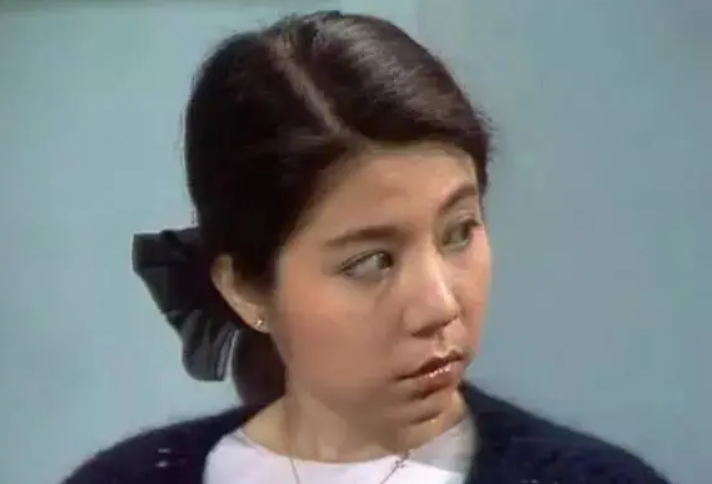 黄家驹死亡图片(1993年黄家驹去世，在灵堂上痛哭的前女友林楚麒，为何遭到驱赶？)