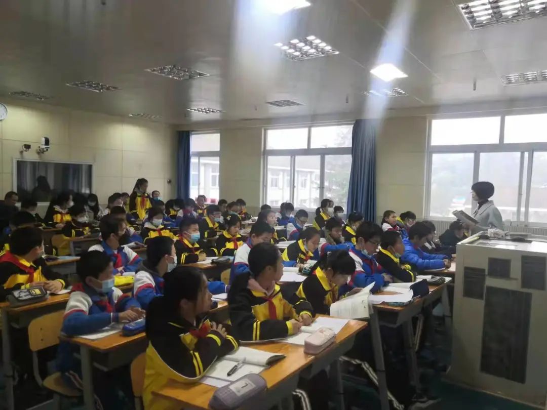 沐浴春风 展研风采——黄龙溪学校五六年级语文教研组教研活动