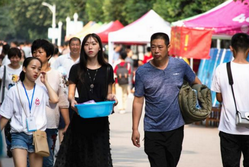 大学学费不同幅度“上涨”，未来恐普遍不低于4千，家长感到心慌