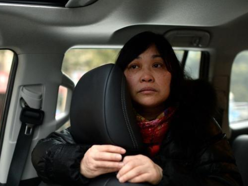 1992年保姆偷走雇主儿子，养了26年后想归还，亲母怒怼：甩包袱