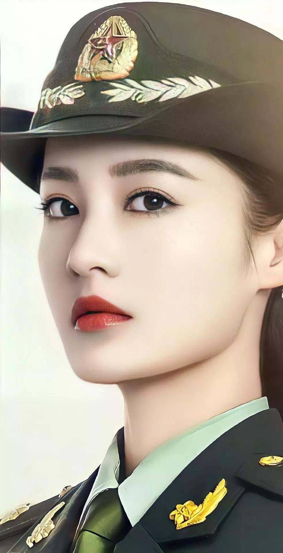 24明星军装女神美照，气质唯美，自信从容，美丽大方