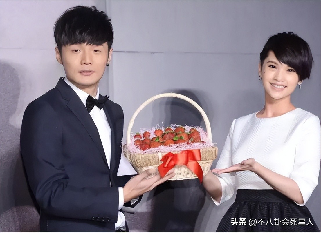 AA制、分房睡、300天不见面不视频，这些明星夫妻相处模式太怪了