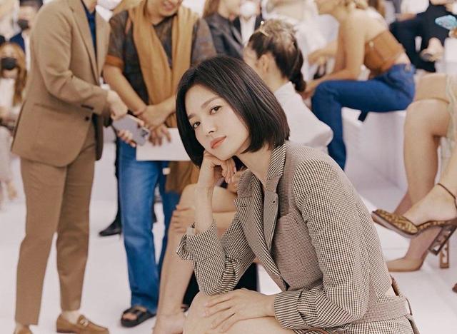 41岁宋慧乔频上热搜：御姐职场休闲均可驾驭，这样的女人谁不爱？