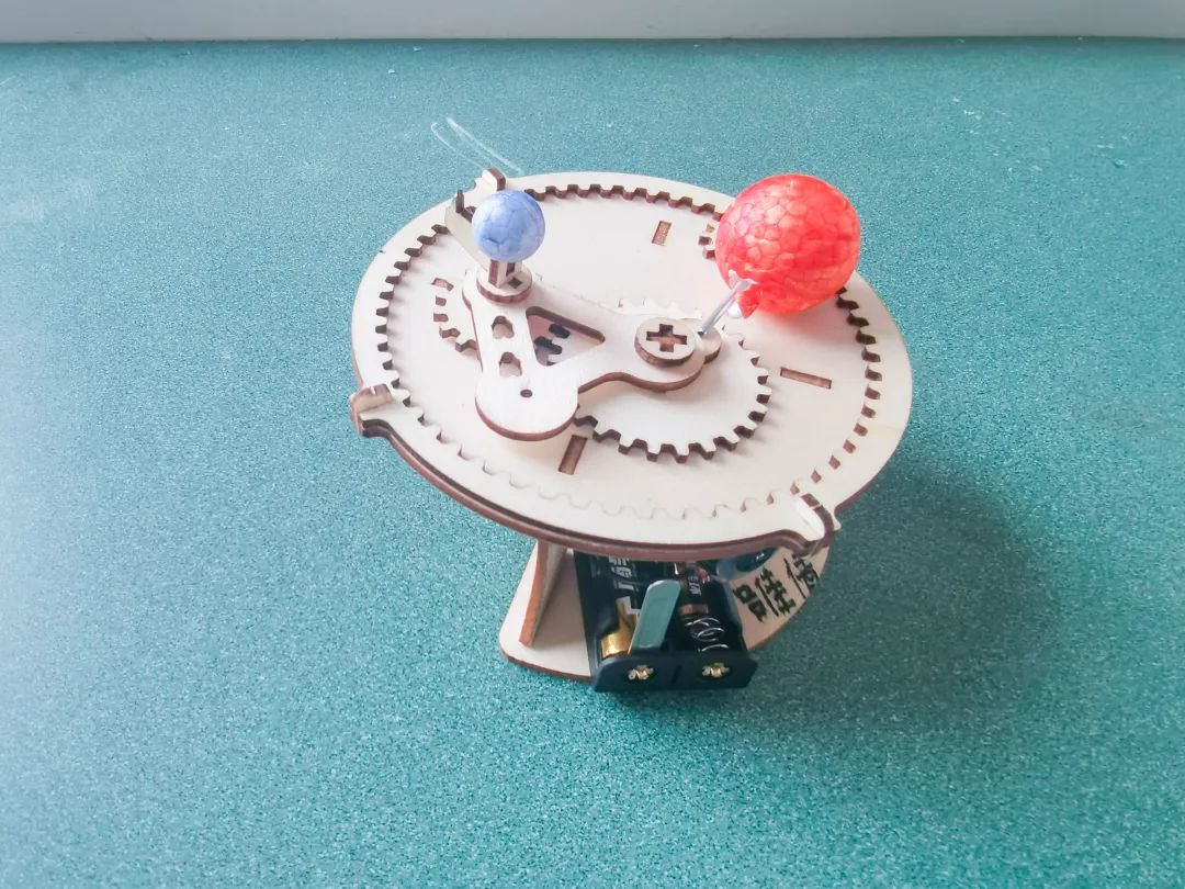 黄甲小学开展“人人参与科技节，我的科技节我做主”科技节活动