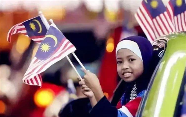 08年马来西亚叫停中国输油管道，面对高额赔偿金，总理亲自访华