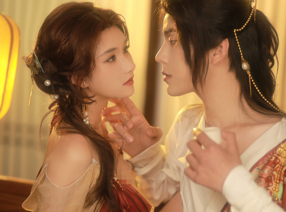 00后服装专业小姐姐 COSPLAY兔子精 画面太美了！-哪边嗨