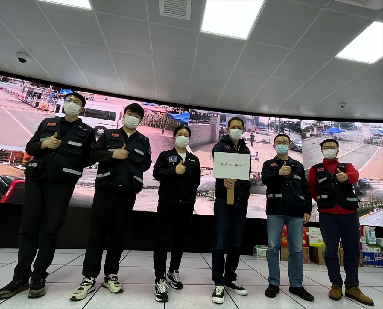 29岁“小保安”火了，成功考上顶尖985大学，令人羡慕又敬佩