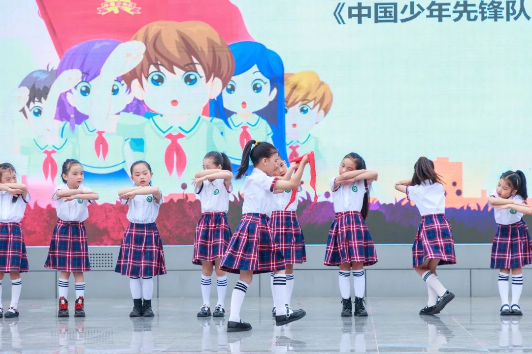 你好，少先队｜四川天府新区籍田小学举行第十五周升旗仪式