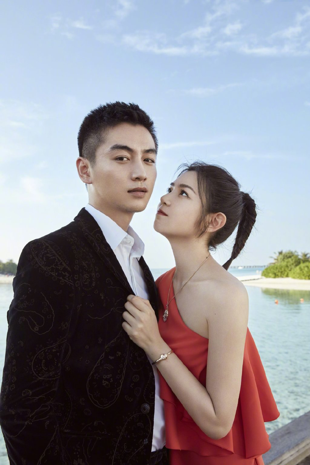 陈晓陈妍希儿子正脸照曝光，大眼睛像父亲，5岁还叼奶嘴惹争议