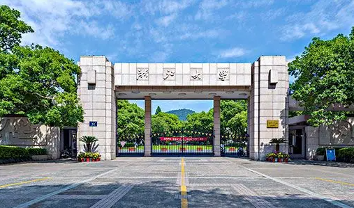 临床医学专业大学排名更新，浙江大学表现亮眼，中国医大未进前十