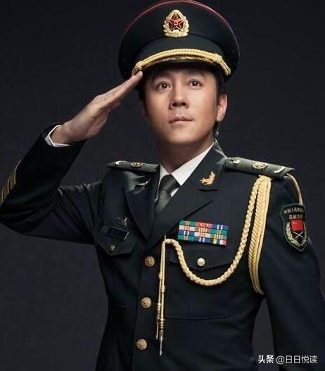 蔡国庆生长在一个充溢艺术氛围的家庭，父亲蔡仲秋是中央歌剧院的声乐演员